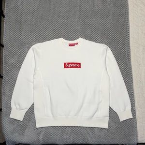 Authentic SupremeFW18 White box logo crewneck sweatshirt Like new MINT CONDITION